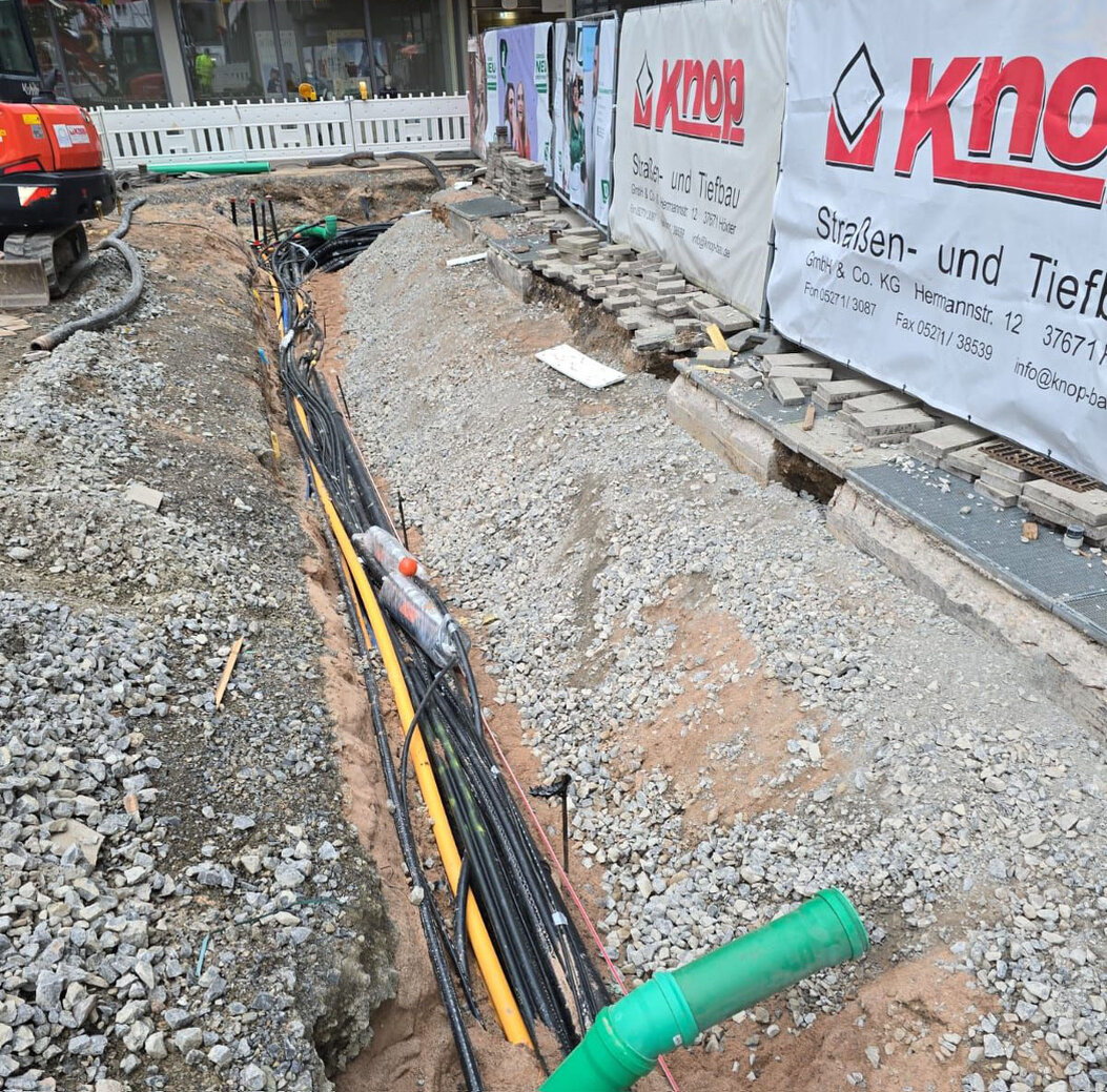 Gewerbliche Zufahrtsstraße in einem Industriegebiet
